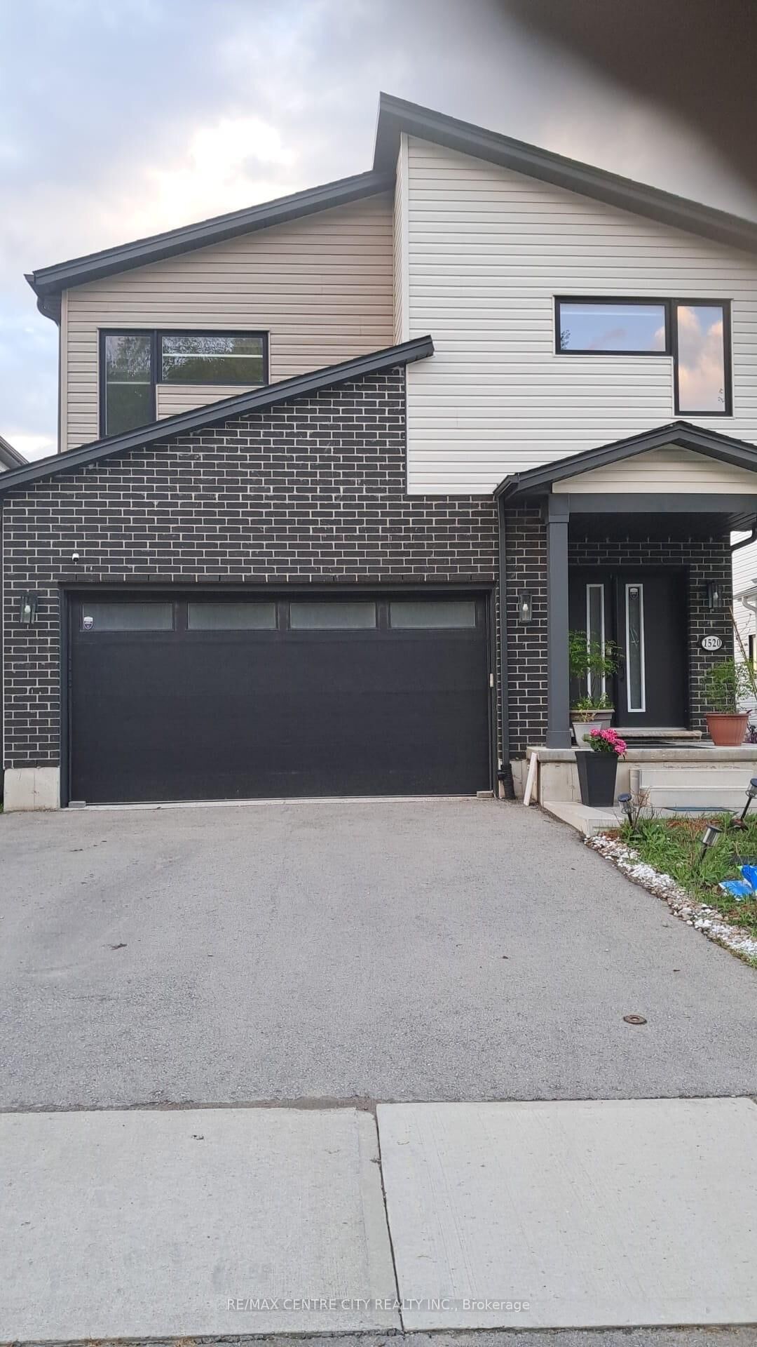 Property Photo: 1520 Twilite Boulevard S ON N6G 3P2