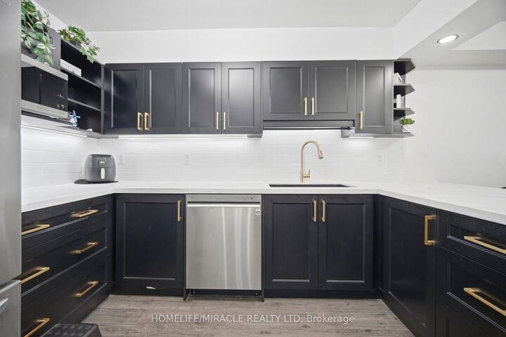 Photo de la propriété: 238 Albion Road 102 ON M9W 6A7
