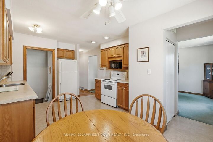 Property Photo: 6 Beaconsfield Drive ON L8T 2W8