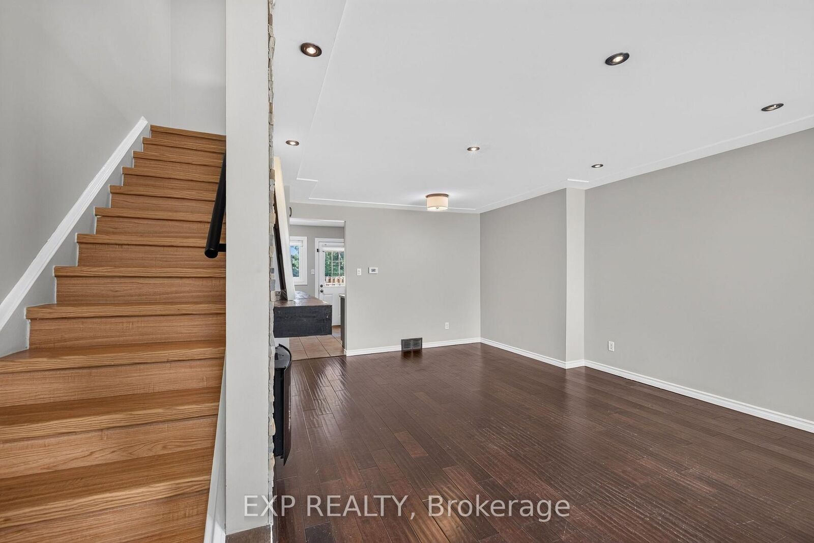 Property Photo:  700 Exeter Road 72  ON N6E 1L2 