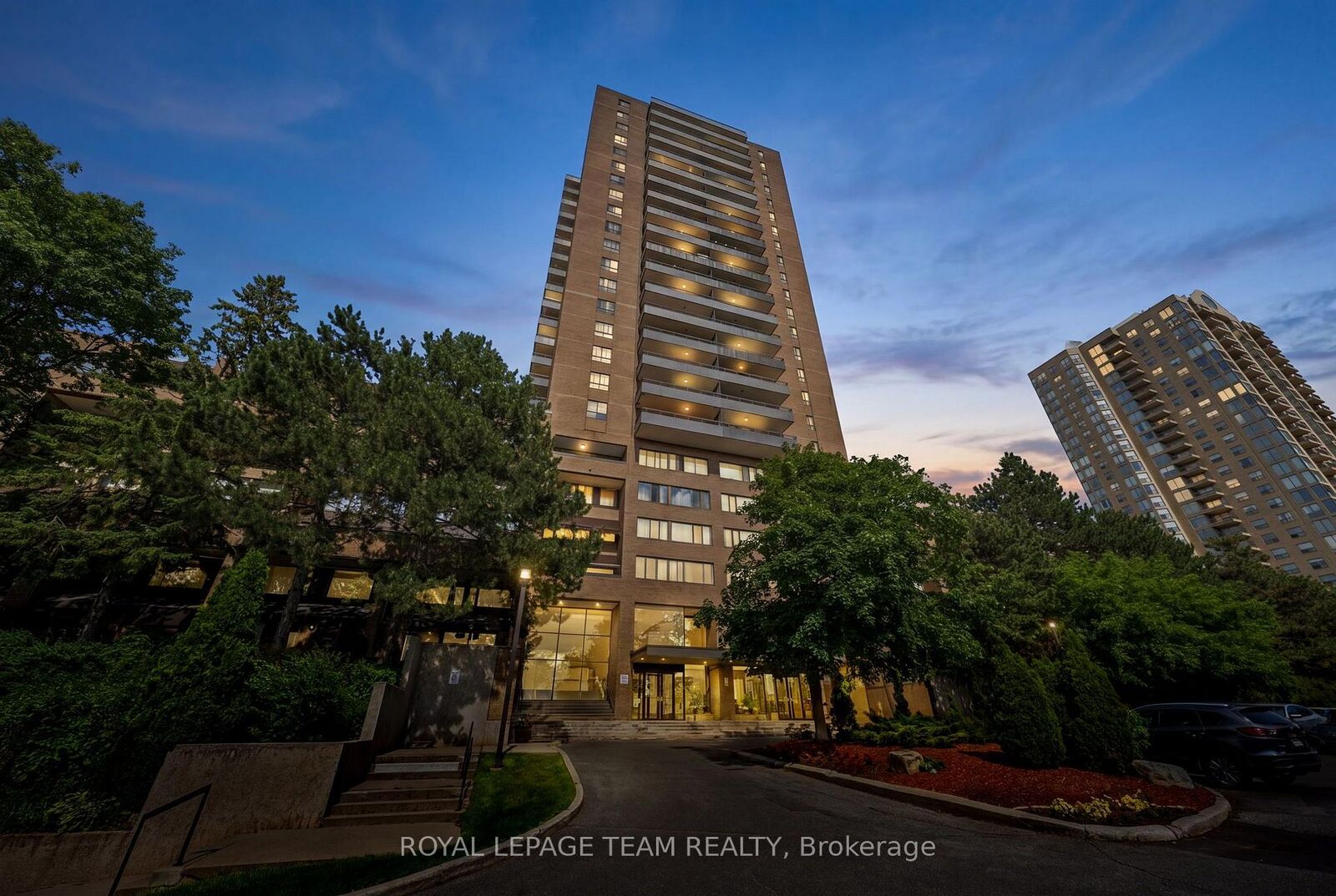 Property Photo: 515 St Laurent Boulevard 912 ON K1K 3X5