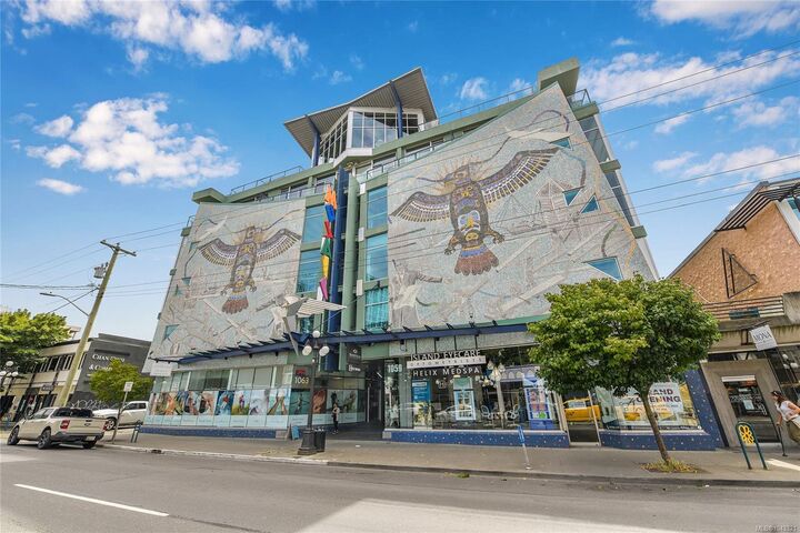 1061 Fort St #201 — photo 1