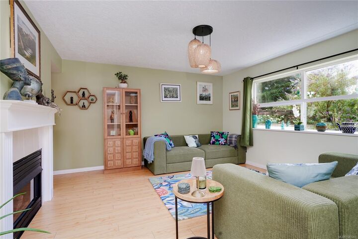 Property Photo:  2165 Maple Ave  BC V9Z 0M8 
