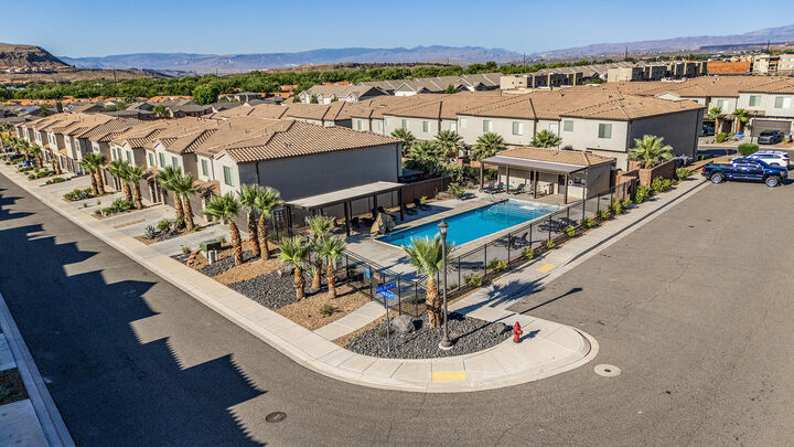 Property Photo:  1367 E Vista Roja Pl  UT 84780 