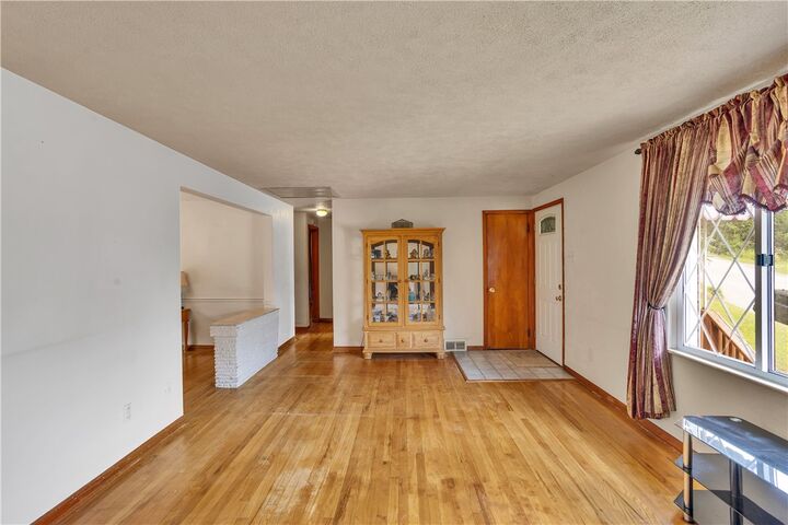 Property Photo:  421 Orchard Dr  PA 15236 