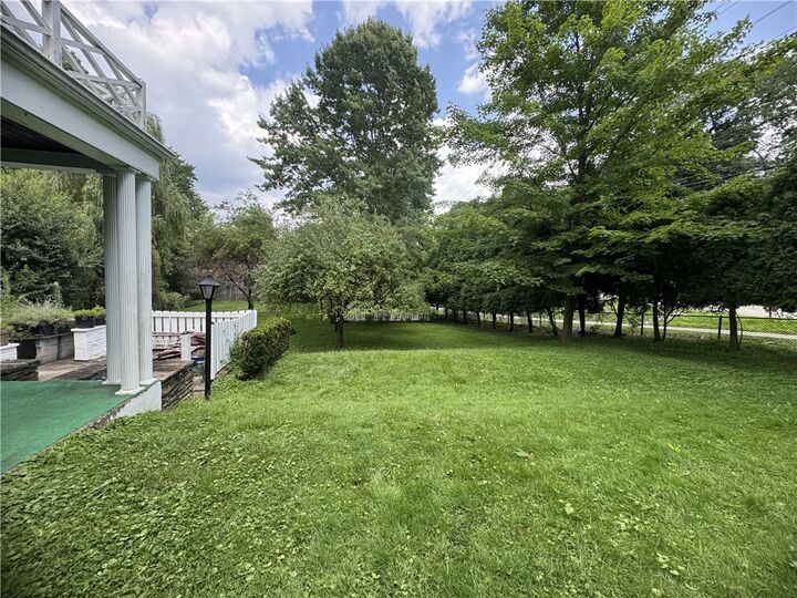 Property Photo: 1006 Old Gate Rd PA 15235