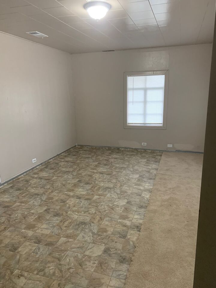Property Photo: 804 W 2nd Street TX 76574