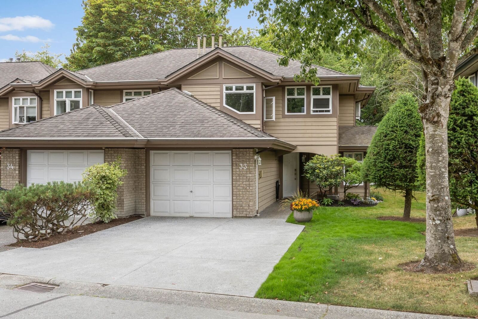 Property Photo: 11737 236 Street 33 BC V4R 2E5