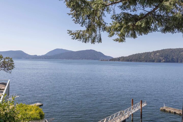 4 Strachan Point Road — photo 1