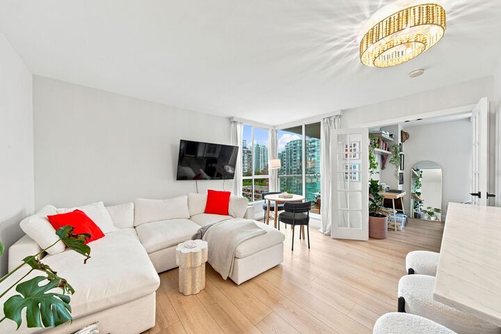 Property Photo: 1500 Howe Street 1502 BC V6Z 2N1