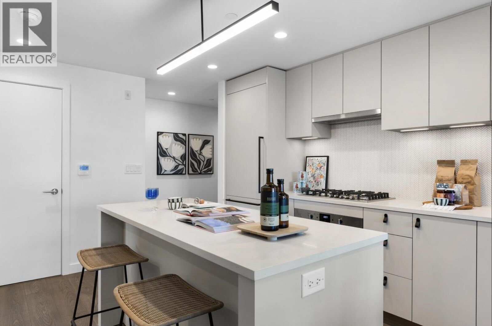 Property Photo: 1680 E 12th Avenue 405 BC V5N 2A3