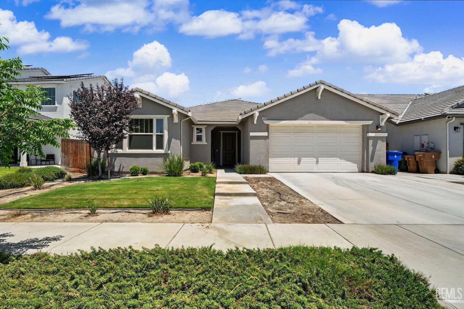 Property Photo: 15618 Donostia Street CA 93314