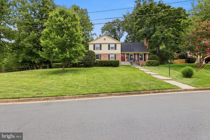 Property Photo:  6527 Bay Tree Court  VA 22041 