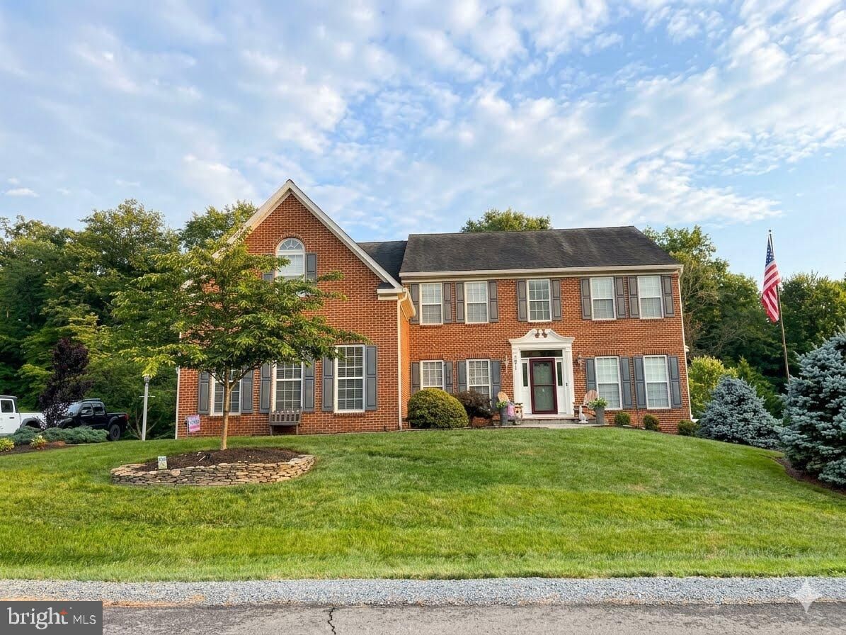 Property Photo: 6871 Emma Court VA 20187