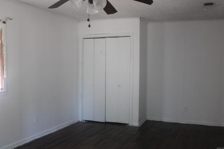 Property Photo: 4406 W 16th Avenue AR 71603