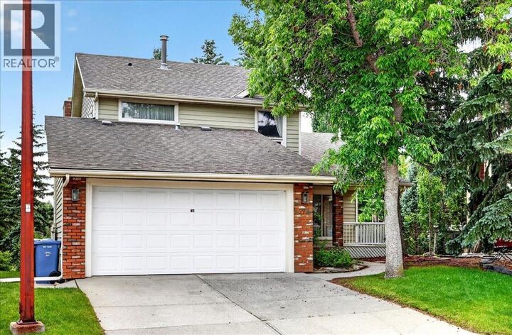 Property Photo:  212 Stravanan Bay Southwest  AB T3H 1H4 