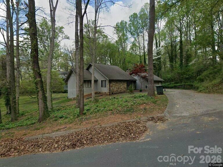 Property Photo: 216 Brentwood Circle NC 28658