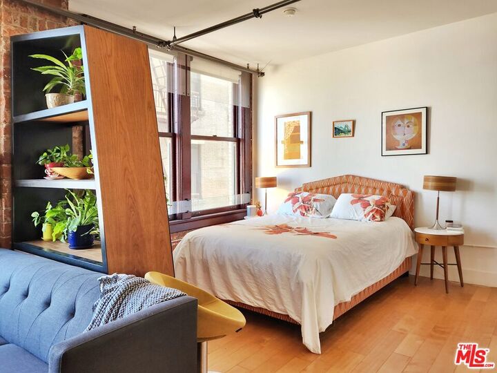 Property Photo:  460 S Spring St  CA 90013 