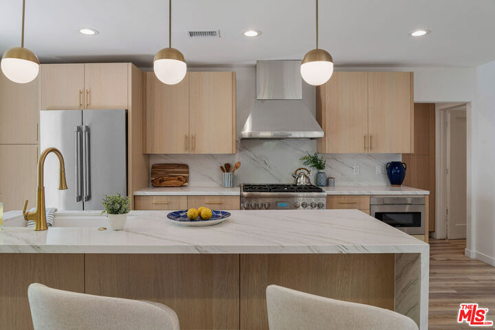 Property Photo: 750 N Stanley Ave CA 90046