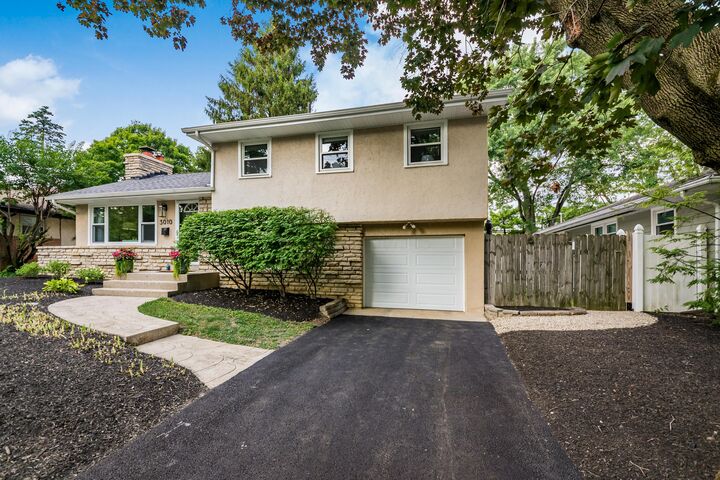 Property Photo: 3010 Trentwood Road OH 43221