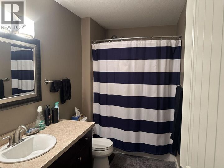 Photo de la propriété:  10223 98 Avenue 4  BC V1J 0B1 