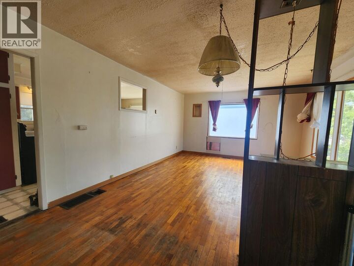 Property Photo: 1598 Ingledew Street BC V2L 1K5