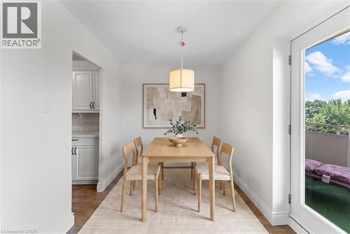 Property Photo:  2485 Woking Crescent 403  ON L5K 1Z6 