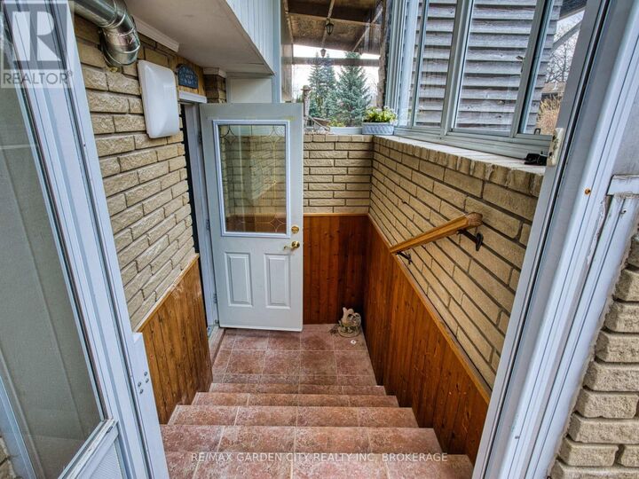 Property Photo: 38 Cypress Street Lower ON L2N 4L9