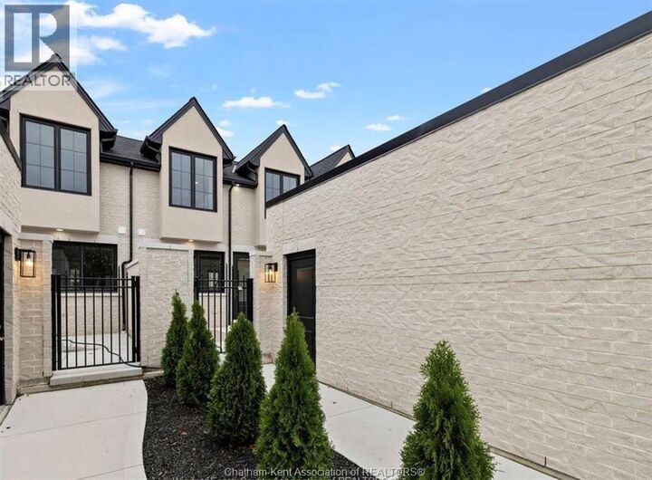 Property Photo: 864 Park Avenue West ON N7M 6G1