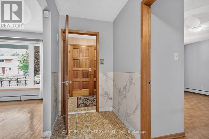 Property Photo: 974 Greenbriar Avenue ON K2C 0J7