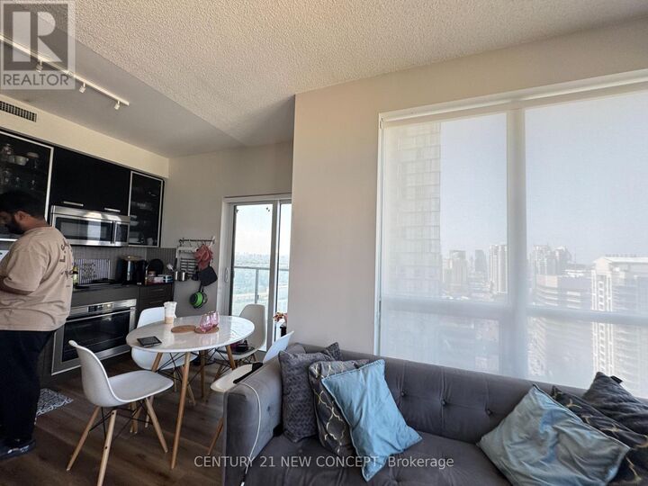 Property Photo: 5168 Yonge Street 2709 ON M2N 5P6