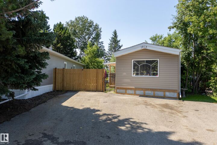 1913 West Royal Way NW — photo 1