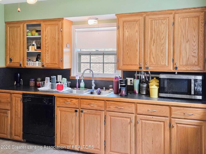 Property Photo:  637 Pacific Avenue  MI 48910 