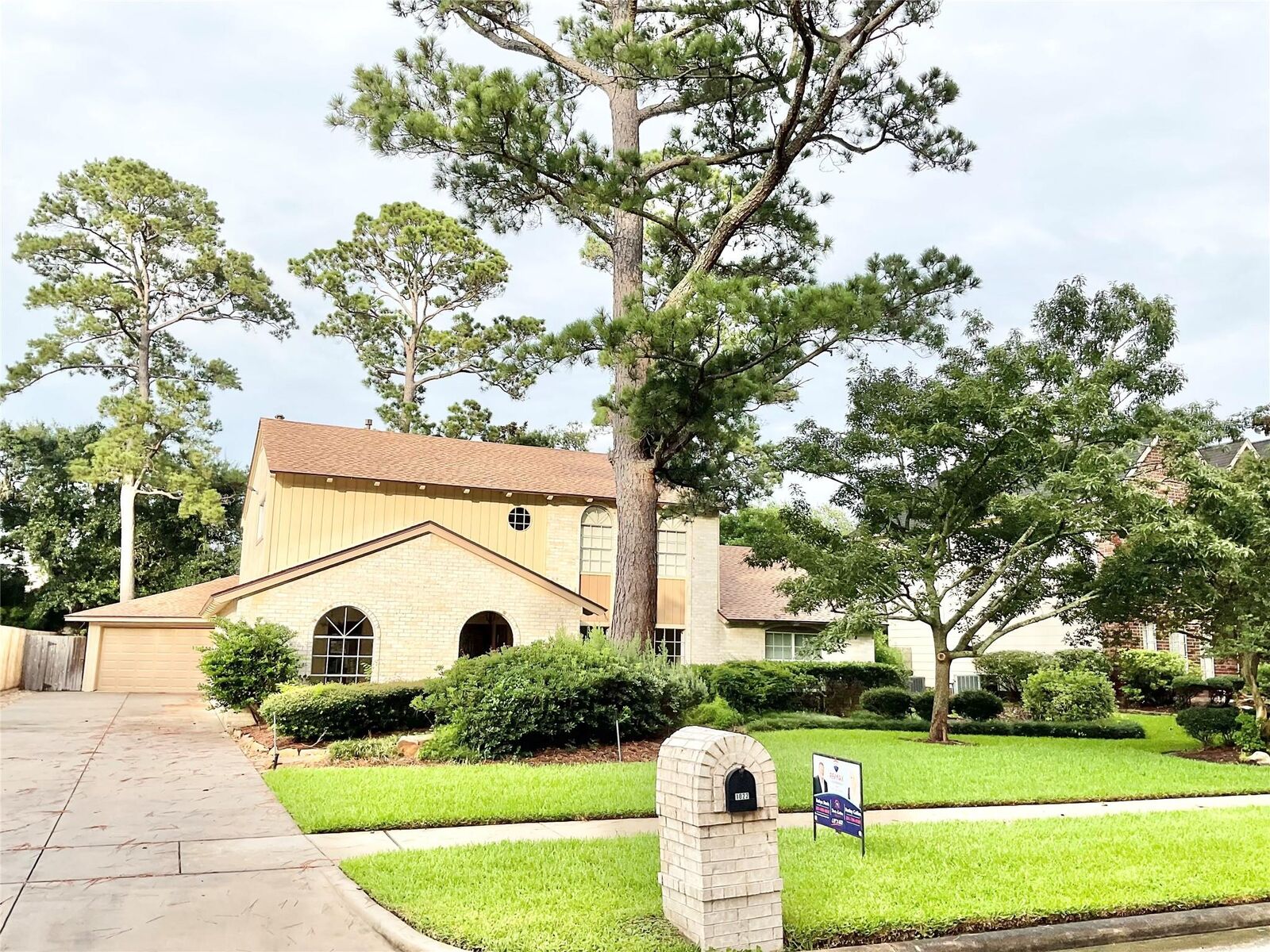 Property Photo: 1022 Oak Leaf Street TX 77571