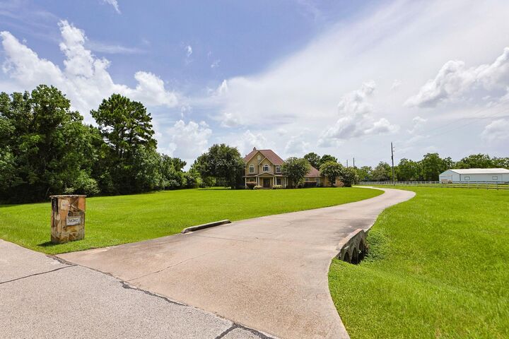 Property Photo: 30202 Post Oak Run TX 77355