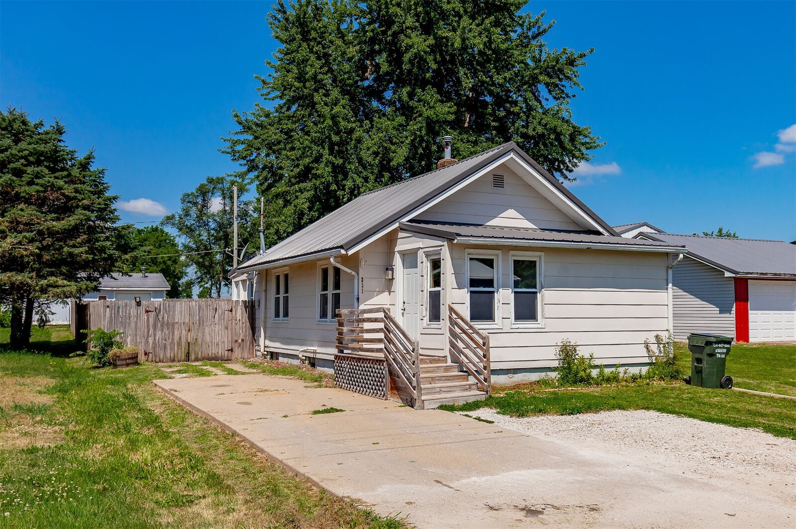 Property Photo:  311 NW 1st Street  IA 50163 