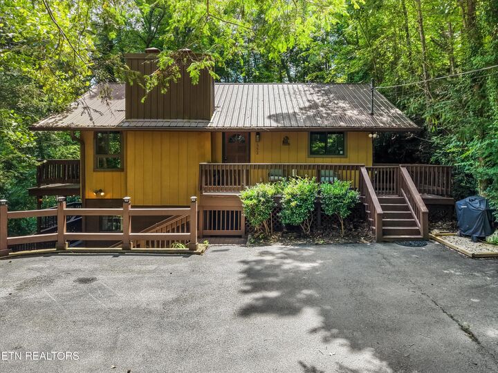 Property Photo: 552 Galloway Lane TN 37738
