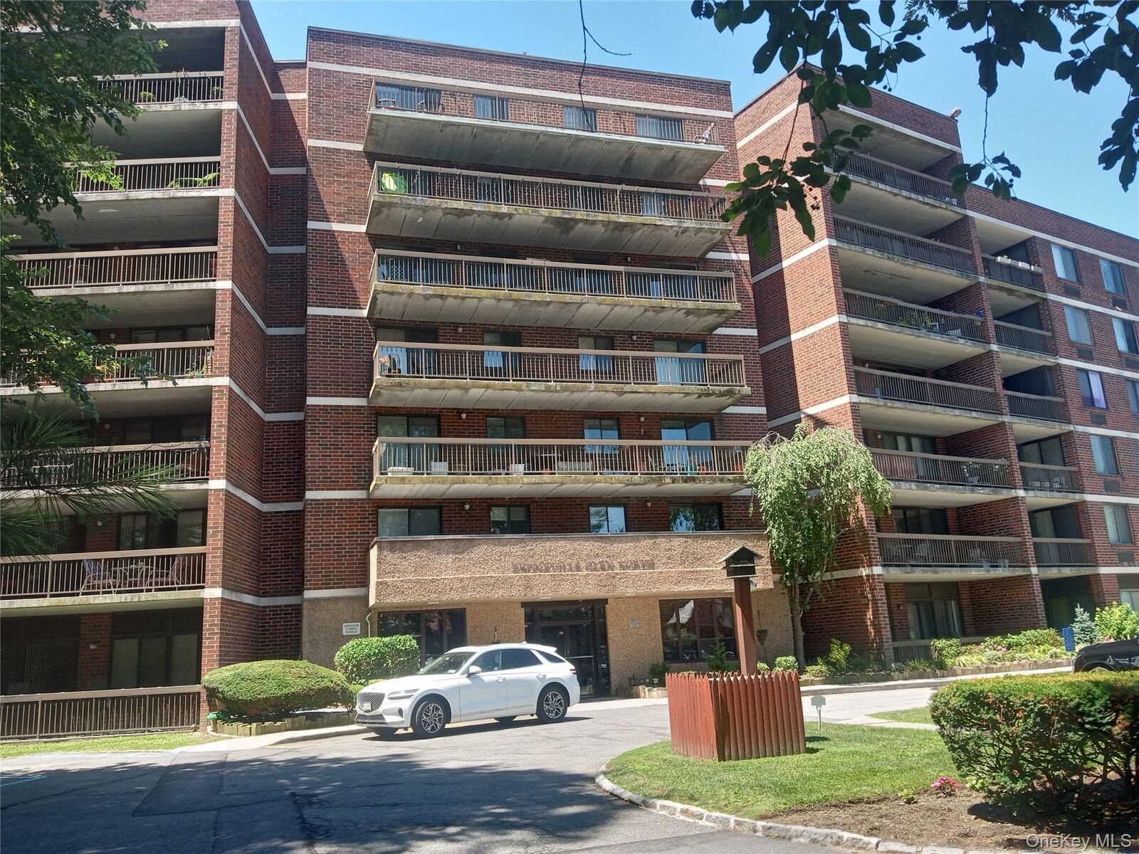 Property Photo: 1374 Midland Avenue 214 NY 10708