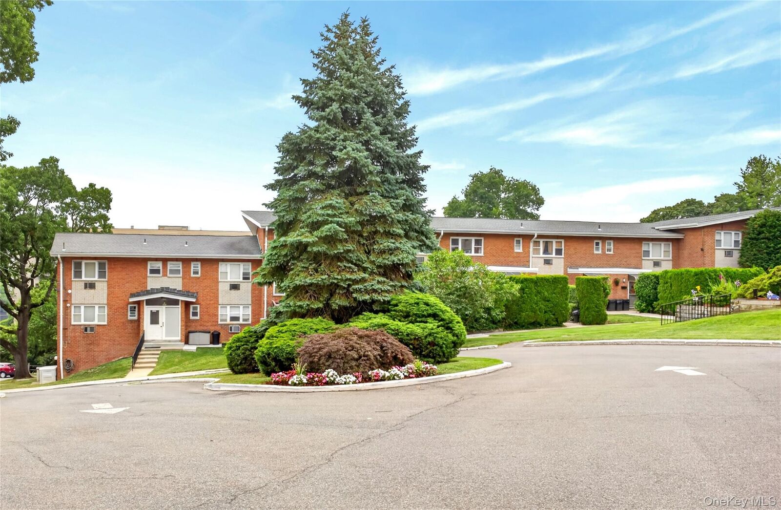 Property Photo:  671 Pelham Road D9  NY 10805 