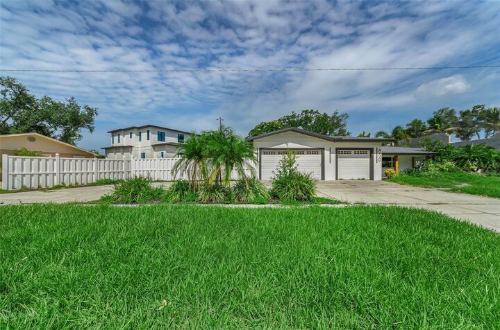 Property Photo:  850 Rafael Boulevard NE  FL 33704 