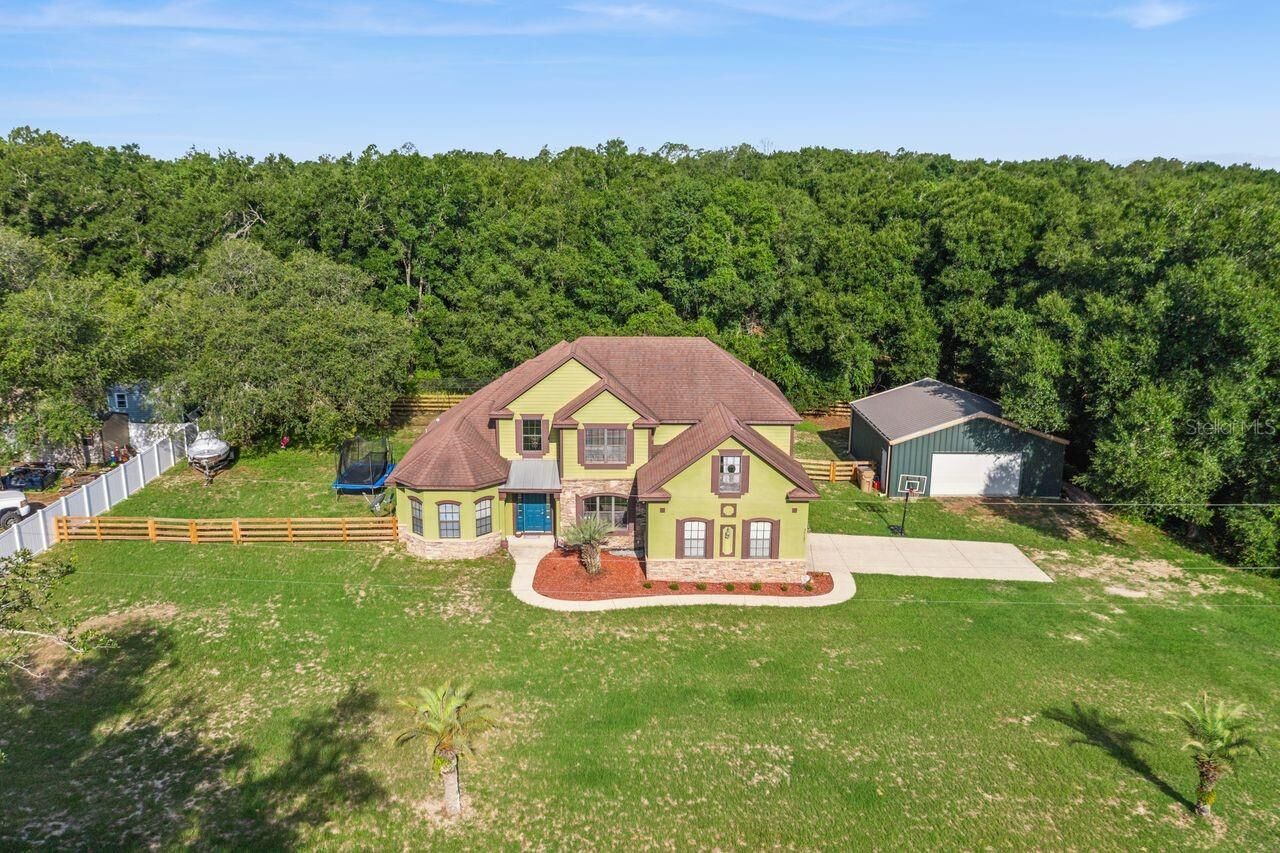 Property Photo: 36137 Mattawan Drive FL 32736