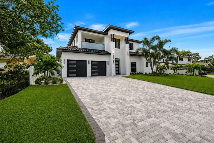 Property Photo: 2783 67th Way N FL 33710