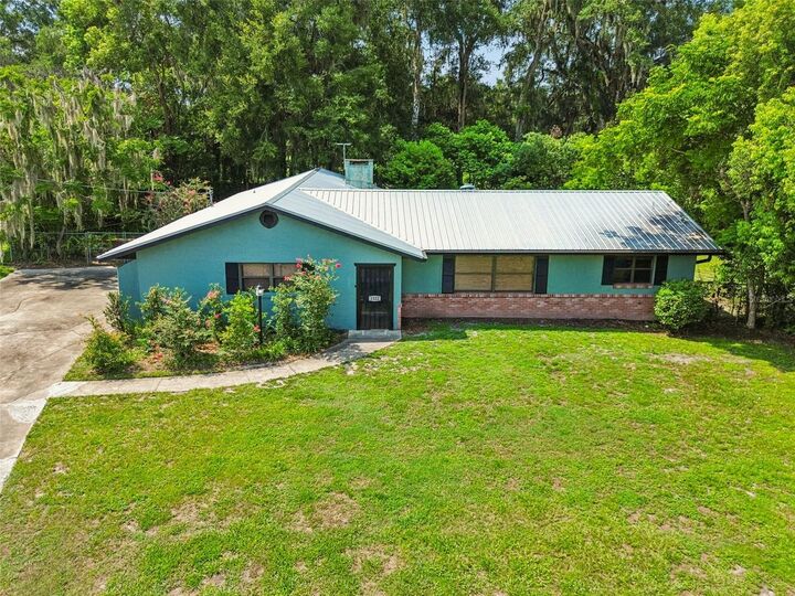 Property Photo: 1322 W Voorhis Avenue FL 32720