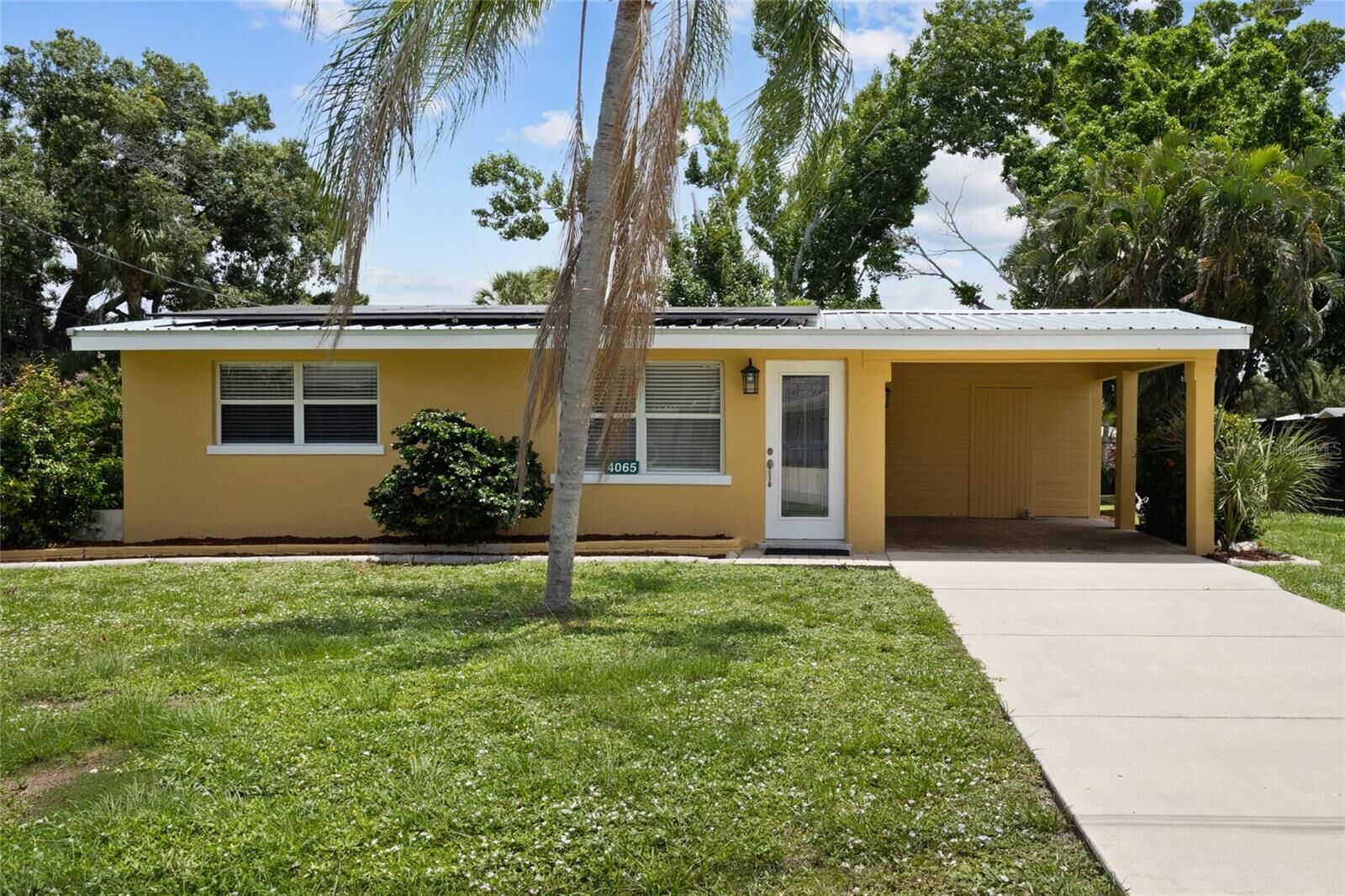 Property Photo:  4065 Asbury Place  FL 34233 