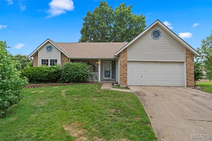 Property Photo: 7 Cornwallis Court MO 63368