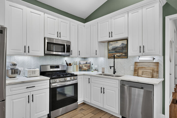 Property Photo: 7303 Oakwood Avenue IL 60534