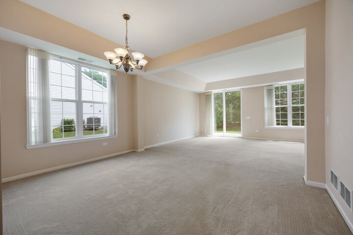 Property Photo:  12452 Wedgemere Drive  IL 60142 