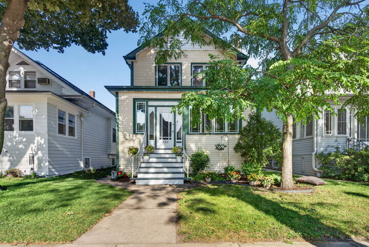 Property Photo: 532 S Grove Avenue IL 60304