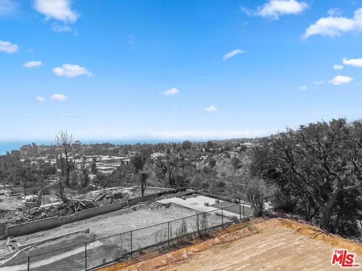 Property Photo:  1225 Rimmer Avenue  CA 90272 