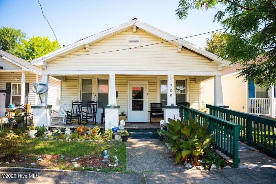 Property Photo:  1709 Queen Street  NC 28403 